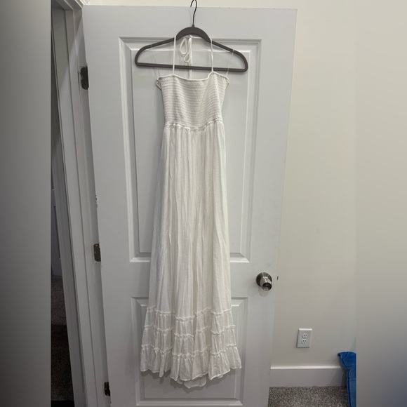 Elegant White Maxi Dress (from Dress Up boutique) - Picture 3 of 4